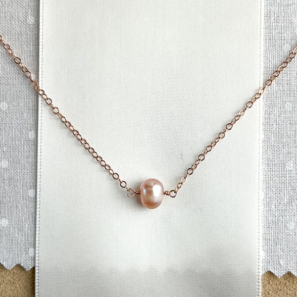 Delicate layering necklace with cultured freshwater pearl in 14kt Rose Gold Filled.